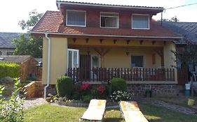 Beautiful Accommodation With Garden